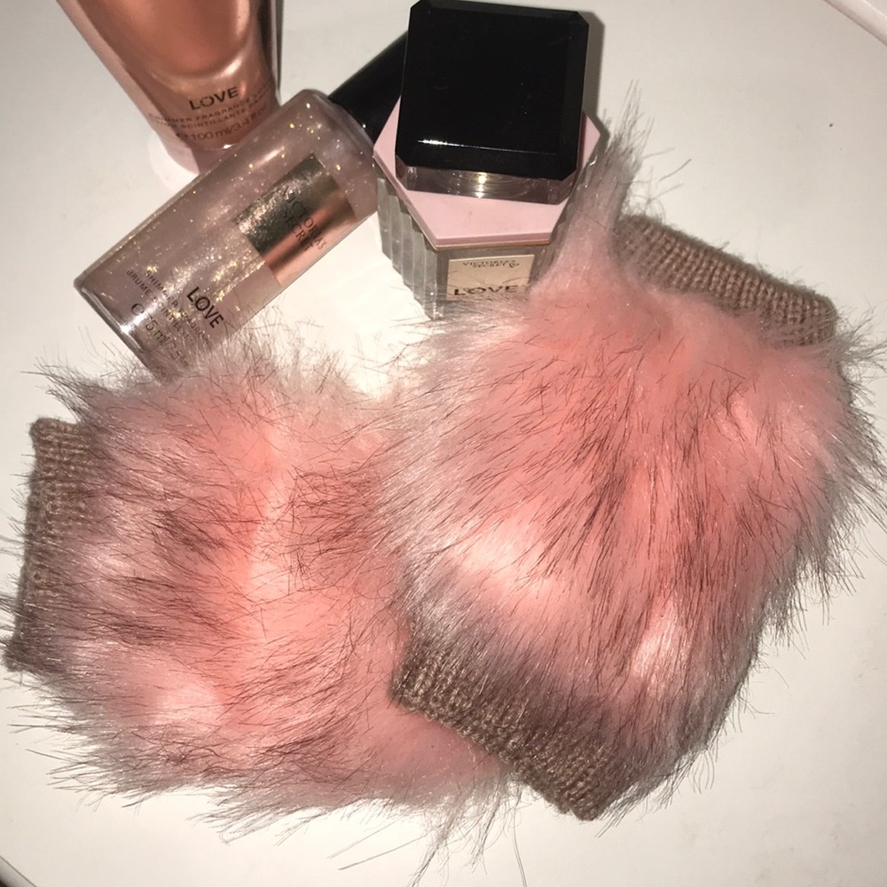 NWOT Trendy Pink Fur Mittens